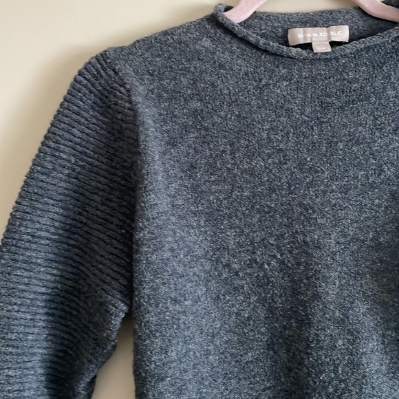 Banana Republic Grey ladies long sleeve sweater. - Picture 5 of 7